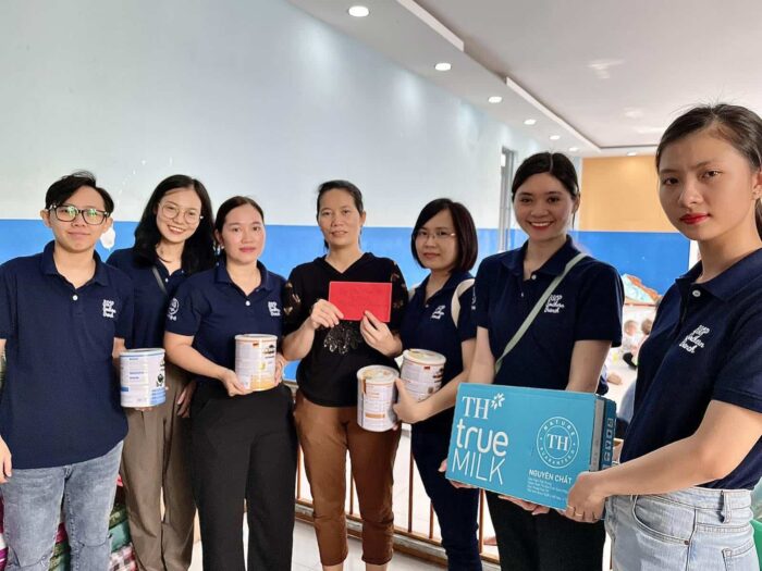Thăm các em nhỏ tại Mái ấm Hoa Hồng và Mái ấm Thiên Thần